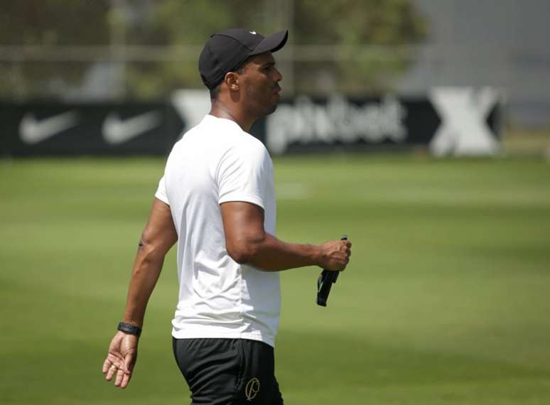 Lázaro busca o substituto de Renato (Foto: Rodrigo Coca/Agência Corinthians)