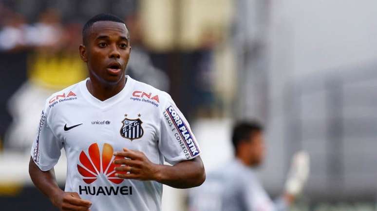 Robinho pode cumprir pena no Brasil (Foto: Ricardo Saibun / Santos FC)