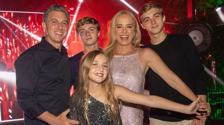 Luciano Huck e Angélica celebram aniversário de filho Joaquim: "Lá se vão 18 anos"