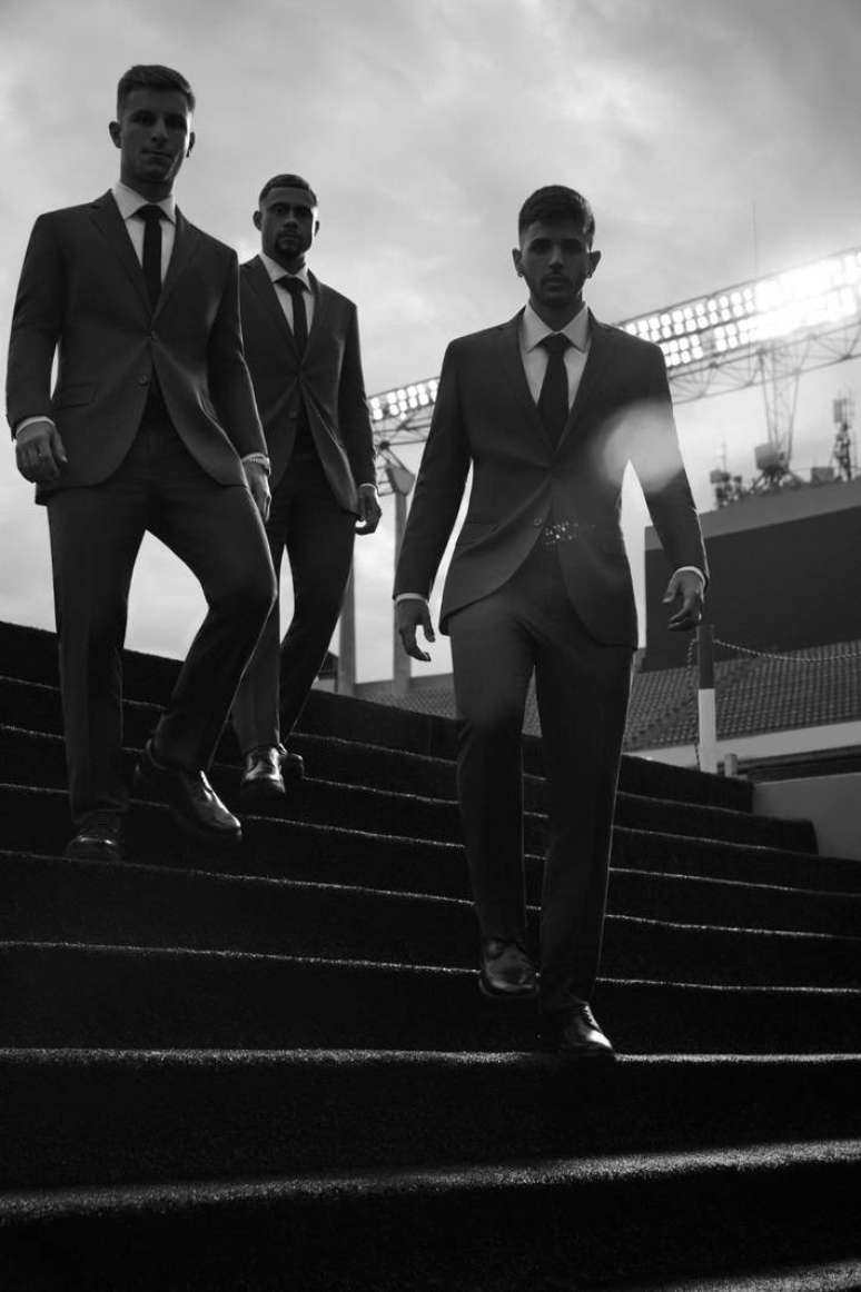 Jogadores do S&atilde;o Paulo 'atacaram' de modelo e estrelaram lan&ccedil;amento da VR Collezioni.