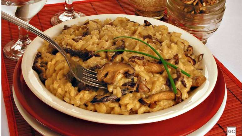 Risoto de carne com cogumelo