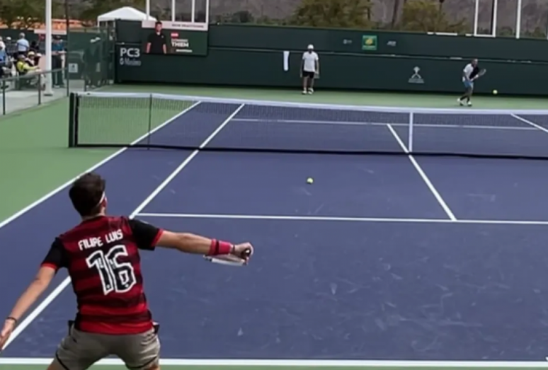 Dominic Thiem treinou com a camisa do Flamengo para o Indian Wells (Foto: Reprodução/Instagram)