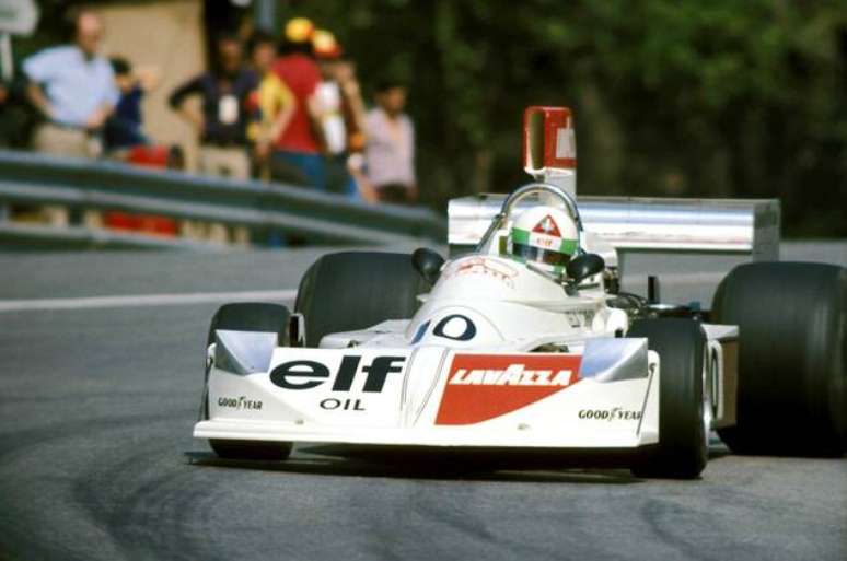 Lella Lombardi no GP da Espanha de 1975 em busca de seu ponto na F1