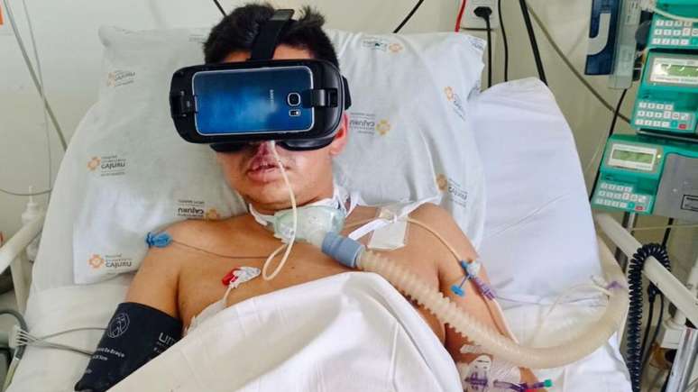 From artificial intelligence to improvised “boots”: experience brings physiotherapists closer to patients seeking post-intensive care recovery