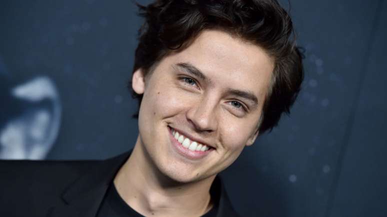 Cole Sprouse fala sobre sua primeira vez: "Eu tinha 14 anos"