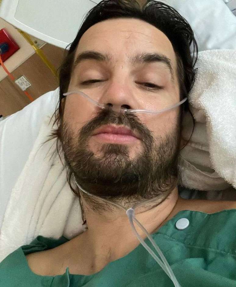 Tame Impala frontman Kevin Parker fractures hip;  see image