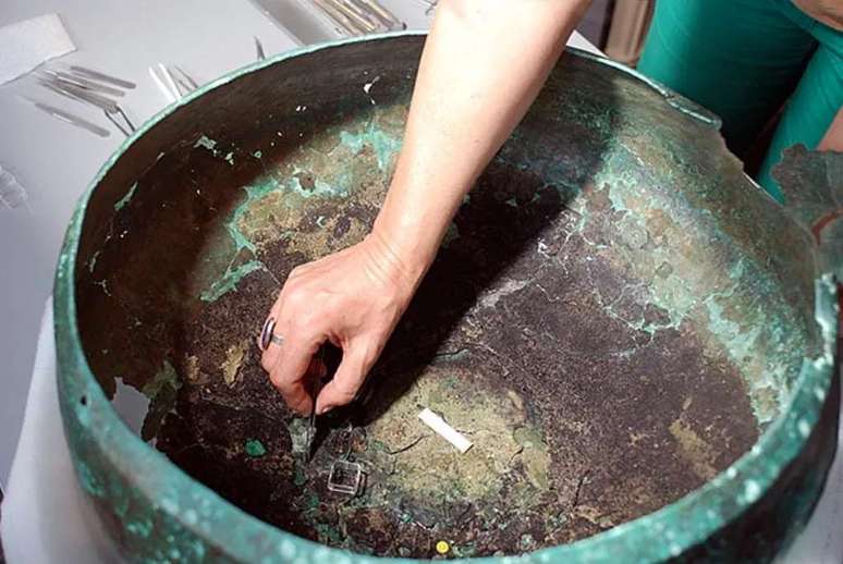 To recreate the recipe, samples of the blackened residue at the bottom of the ancient cauldron were collected and analyzed (Image: Bettina Arnold/University of Milwaukee) To recreate the recipe, samples of the blackened residue at the bottom of the ancient cauldron were collected and analyzed (Image: Bettina Arnold/University of Milwaukee)