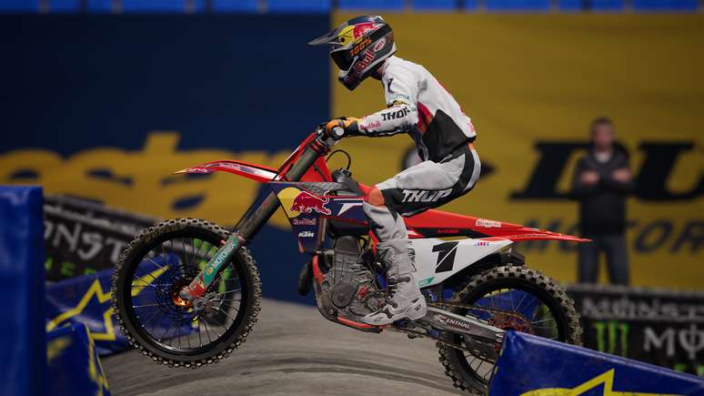 Monster Energy Supercross 6 traz corridas caóticas para PC e consoles