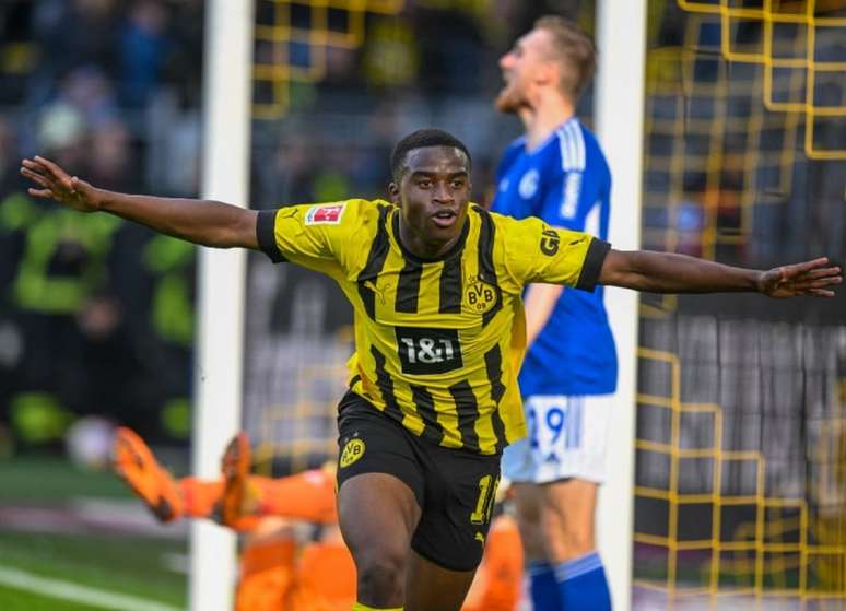 Moukoko deu a vitória ao Dortmund no primeiro turno (Foto: SASCHA SCHUERMANN / AFP)