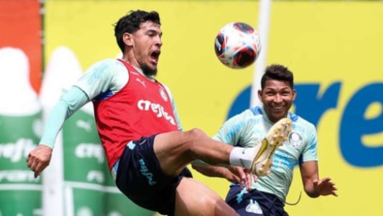 Gustavo Gómez e Rony durante treino do Palmeiras nesta sexta-feira (10). Foto: Cesar Greco/Palmeiras.