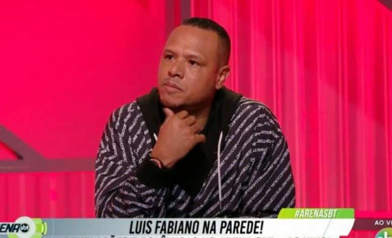 Esposa de Luis Fabiano revelou traição do marido nas redes sociais (Foto: Reprodução/SBT)