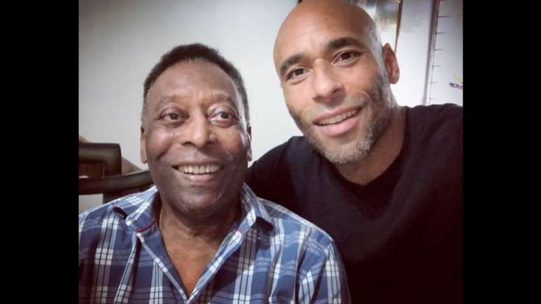 Pelé, o Rei do Futebol, ao lado do filho Edinho (Foto: Reprodução)