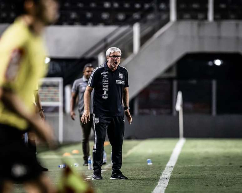 Odair Hellmann reflects on Santos swing and Ituano defeat: ‘It won’t happen again’