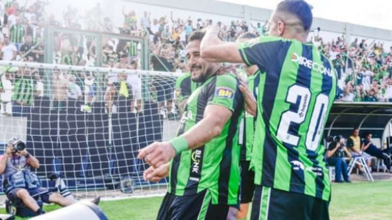 Aloísio fez um gol na partida (Foto: Mourão Panda / América-MG)