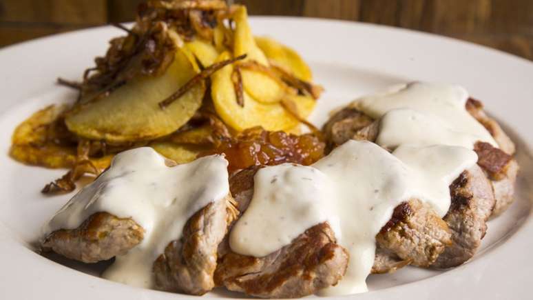 Meat in cheese sauce