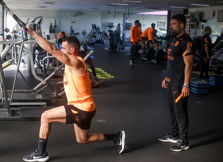 Fisioterapeuta atualiza situação de Renato Augusto no Corinthians: 