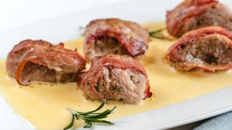Chicken medallion with cheese sauce