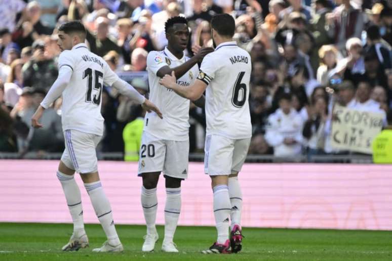 Real Madrid beats Espanyol with Brazilian goals in La Liga and continues the hunt for leader Barcelona