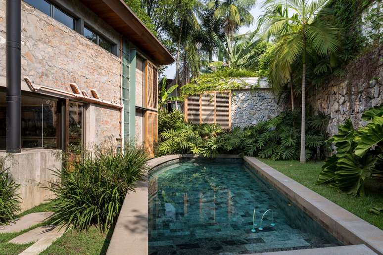 Project by São Paulo Creation, with walls made of rubble.