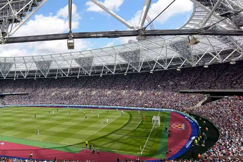 West Ham ban fans for snorting cocaine at London stadium