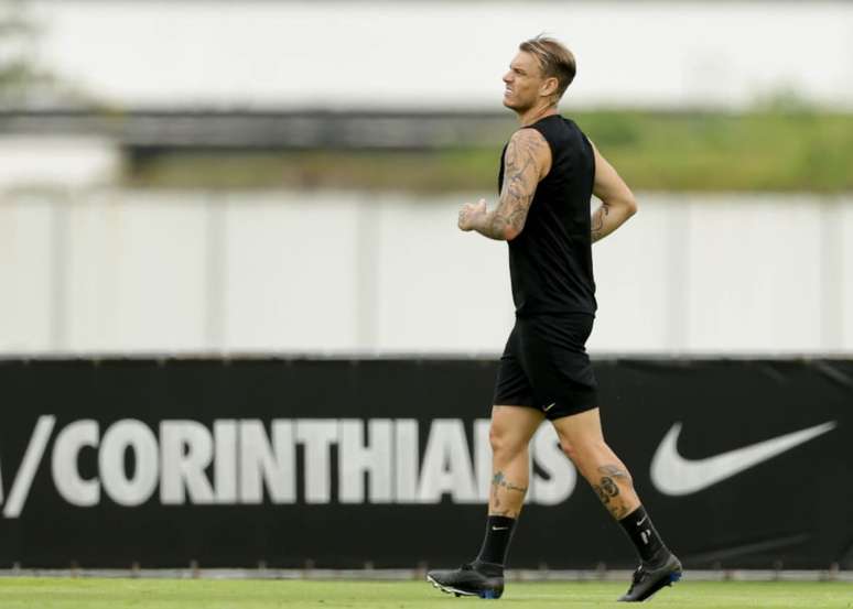 Róger Guedes conta com apoio da torcida do Corinthians para superar retranca do Ituano