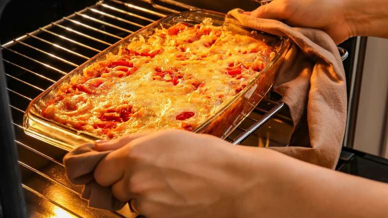 Baked rice with creamy chicken: ready in 30 minutes