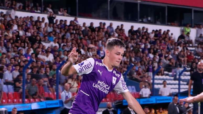 Vasco tries to borrow a young striker and the Uruguayan club responds to the offer