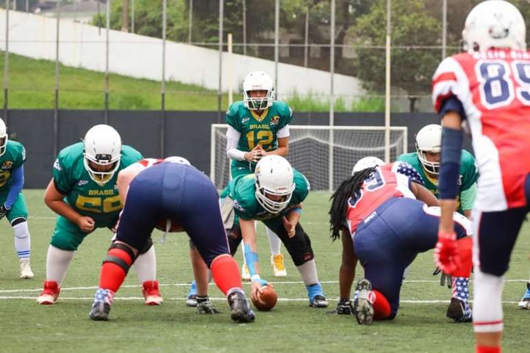 Futebol americano feminino da Lusa realiza seletiva para novas jogadoras