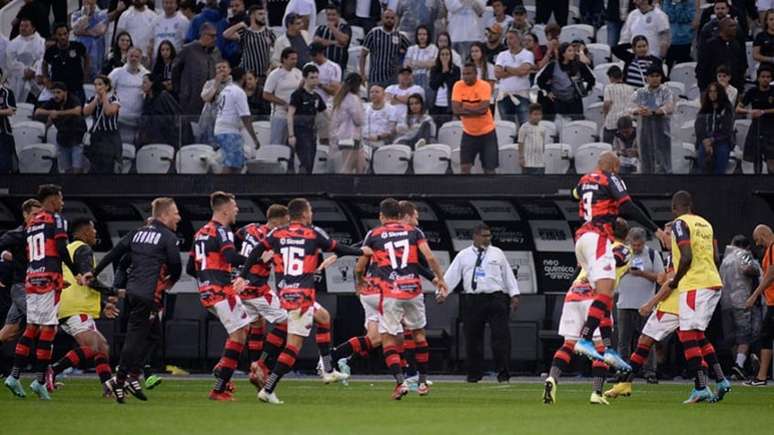 Nos pênaltis, Flamengo é superado pelo Grêmio na final do