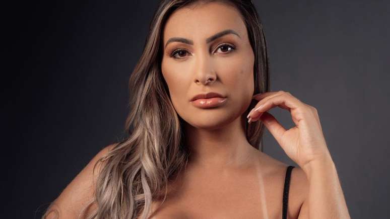 Andressa Urach gets emotional when she finds her son
