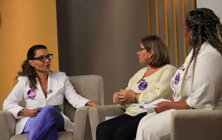 Primeira-Dama, Janja Lula Silva, Ministra das Mulheres, Aparecida Gonçalves e apresentadora Luana Xavier durante programa 'Papa de Respeito'