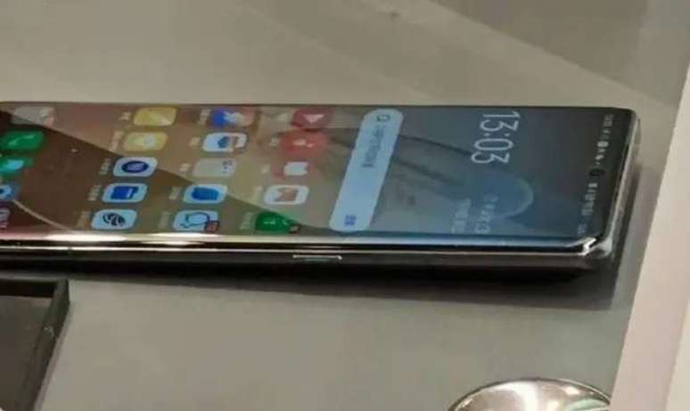 The smartphone could have an AMOLED screen with QHD+ resolution and 120Hz (Image: Weibo) The smartphone could have an AMOLED screen with QHD+ resolution and 120Hz (Image: Weibo)