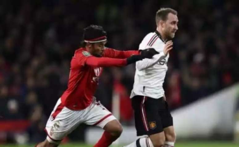 Scarpa em ação pelo Nottingham Forest (Foto: Darren Staples/AFP)