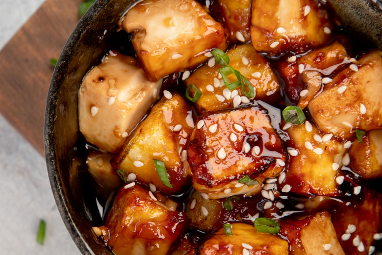 Tofu &eacute; um tipo de queijo feito &agrave; base de soja, muito rico em prote&iacute;nas e nutrientes 