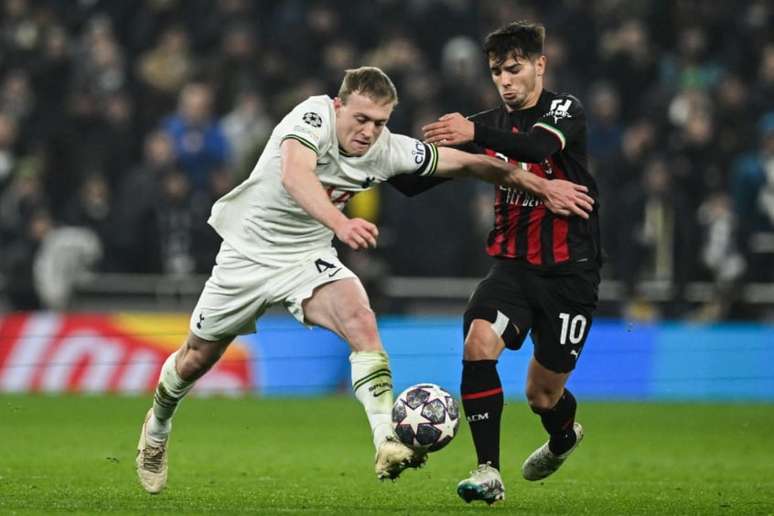 Milan superou o Tottenham no mata-mata da Champions (Foto: JUSTIN TALLIS / AFP)