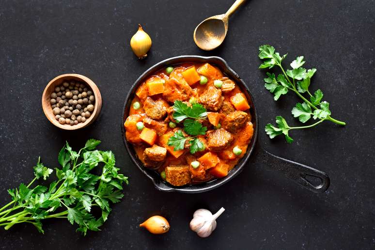 Protein and vegetable dishes are good options 