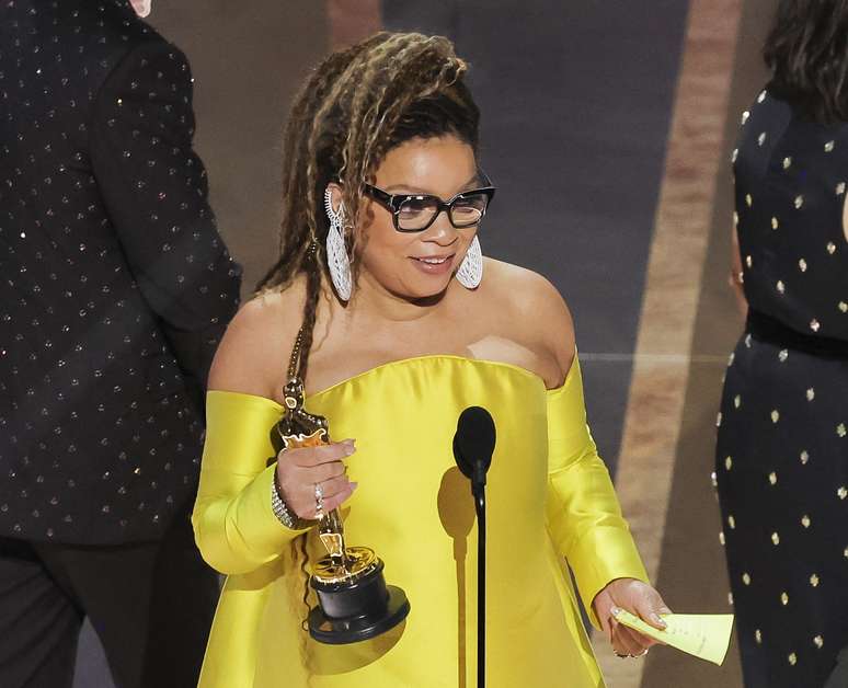 Ruth Carter recebe o Oscar de melhor figurino por Pantera Negra: Wakanda Para Sempre