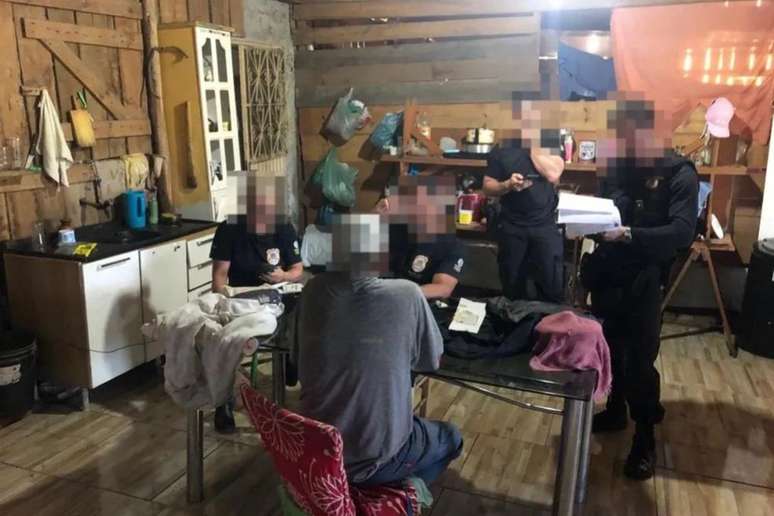 Worker in a slave-like situation is rescued with an electronic anklet in RS