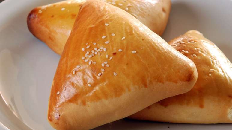 Esfirra de br&oacute;colis com palmito