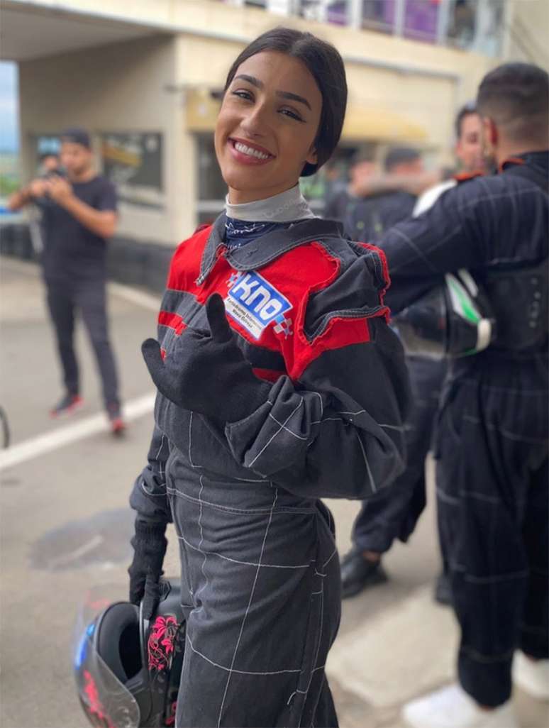 Bia Miranda suffers a rib injury in a kart race
