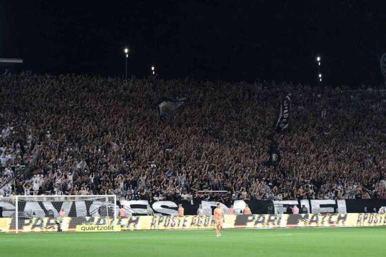 Organized by Corinthians, it calls for the departure of the director and the failure to reintegrate Luan: ‘Patience is over’
