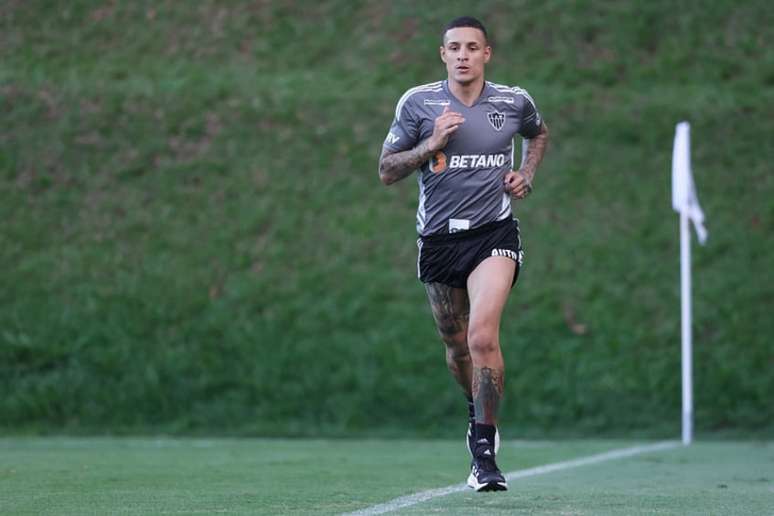 Nas redes sociais, o jogador comemorou a evolução no tratamento - (Foto: Pedro Souza/Atlético-MG)