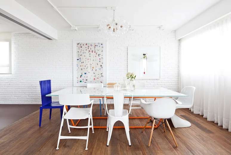 9 compositions of different chairs for the dining room