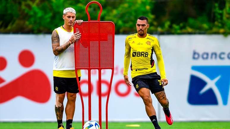 Varela e Wesley dão sequência aos tratamentos, e posição é problema para Vítor Pereira
