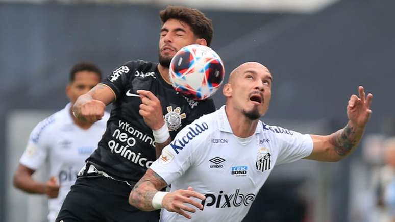 Santos sofreu com a bola aérea em todos os clássicos do Paulistão (Foto: Fernando Roberto/ LANCE!)