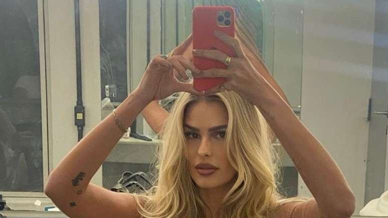 Yasmin Brunet wears PP size underwear and shocks followers by showing her body