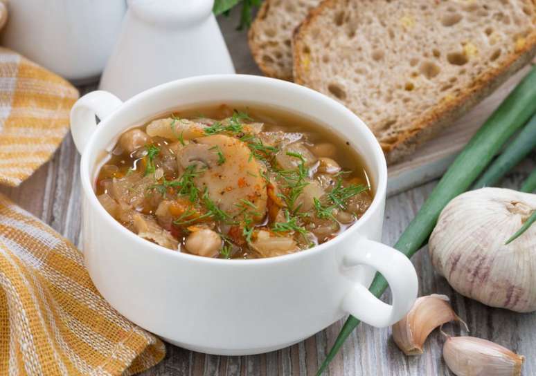 Caldo de mandioca é apenas um dos tipos de caldos quentes para provar a aprovar