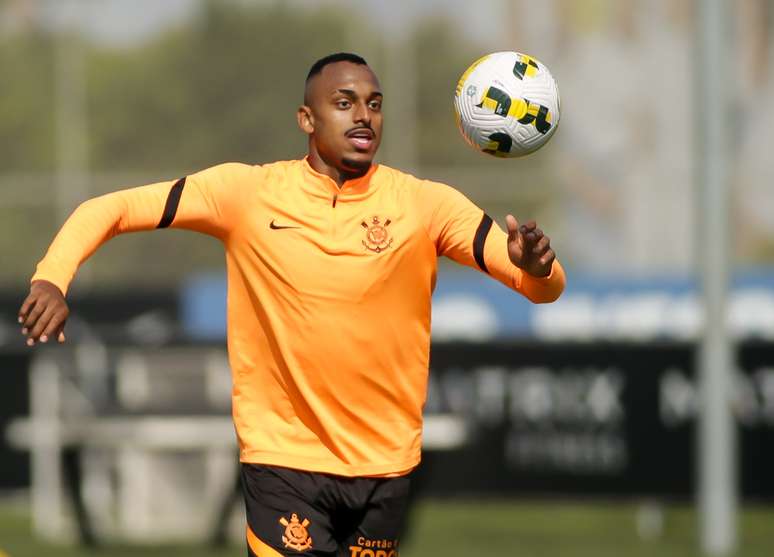 Raul Gustavo passa por cirurgia no joelho e deve fazer recuperação no Corinthians