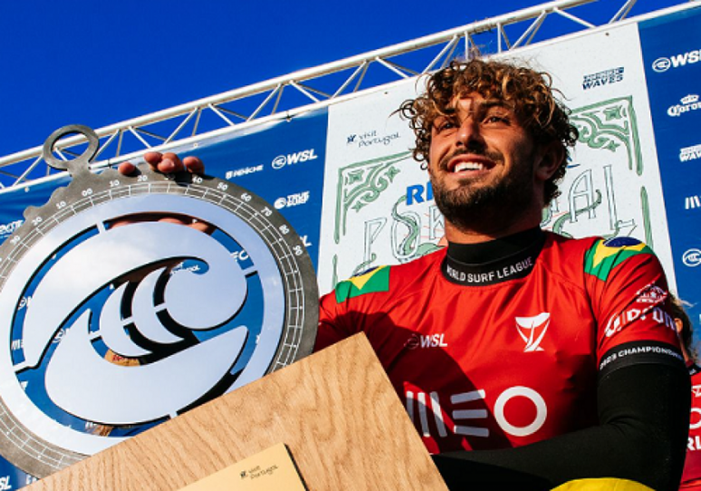 Chumbinho faturou etapa de Portugal no circuito do Campeonato Mundial de Surfe (Foto: Divulgação/WSL)