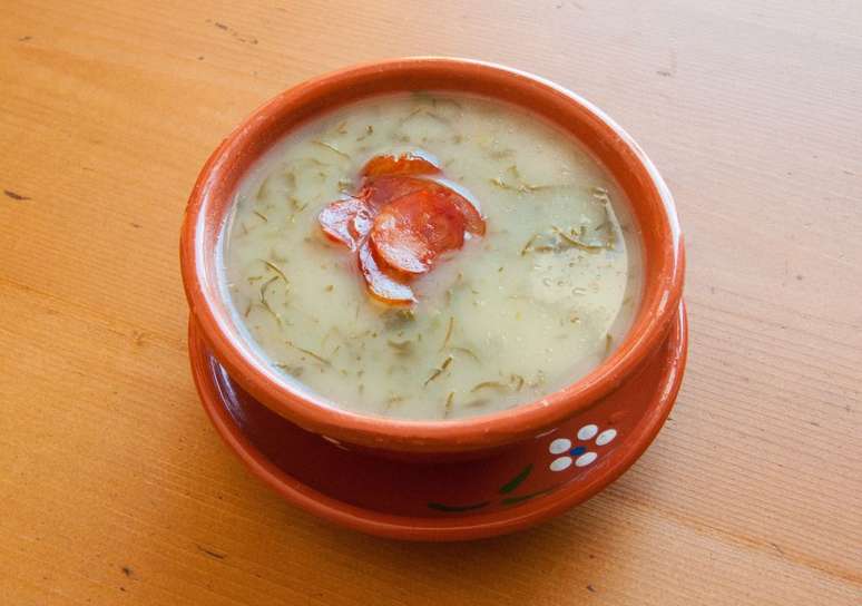 Caldo de aipim com carne-seca